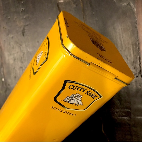 Collectible Whisky Tin - Picture 10 of 10